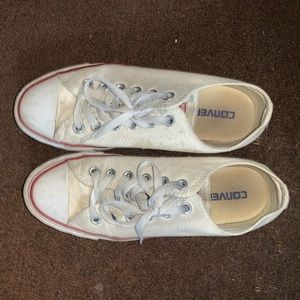 Women’s White lowtop converse
